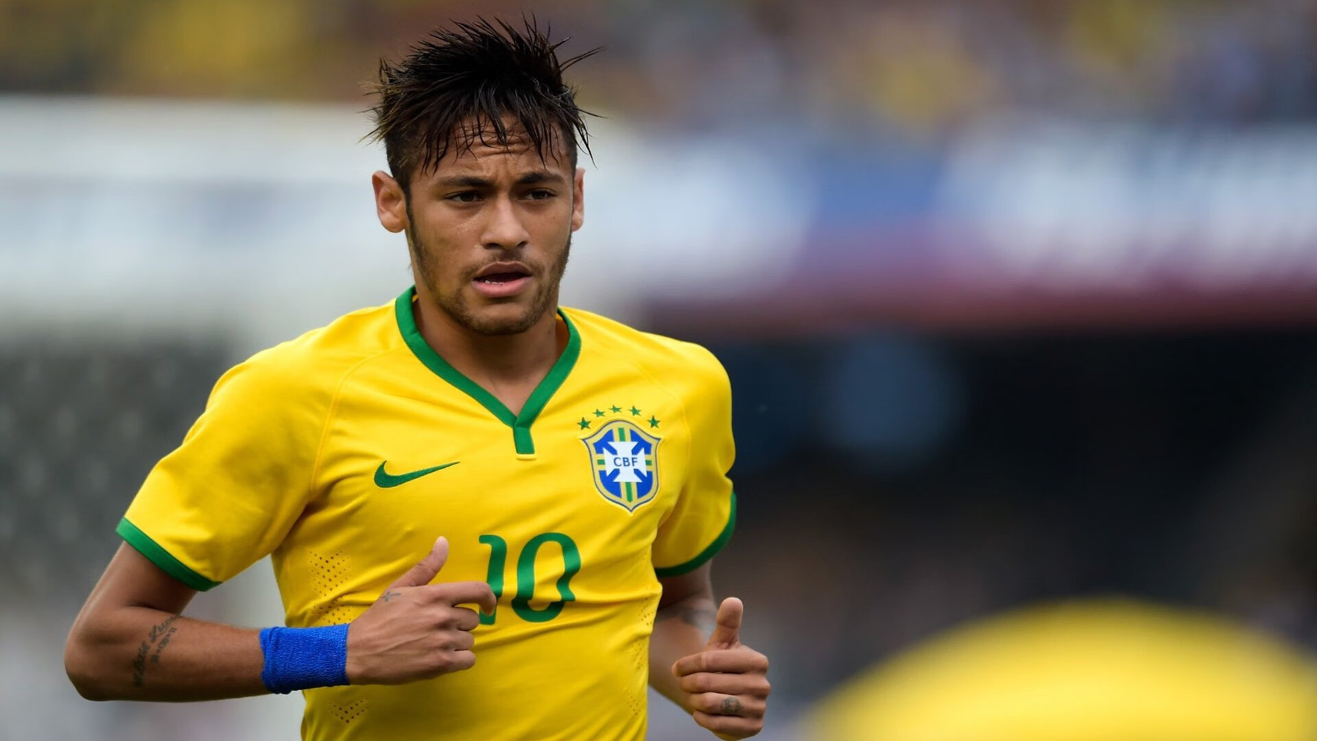 Leyu Sport登录入口-库兹马诺维奇在巴黎奥运会手球比赛中多次扑救对方远射，库兹马被选中视频