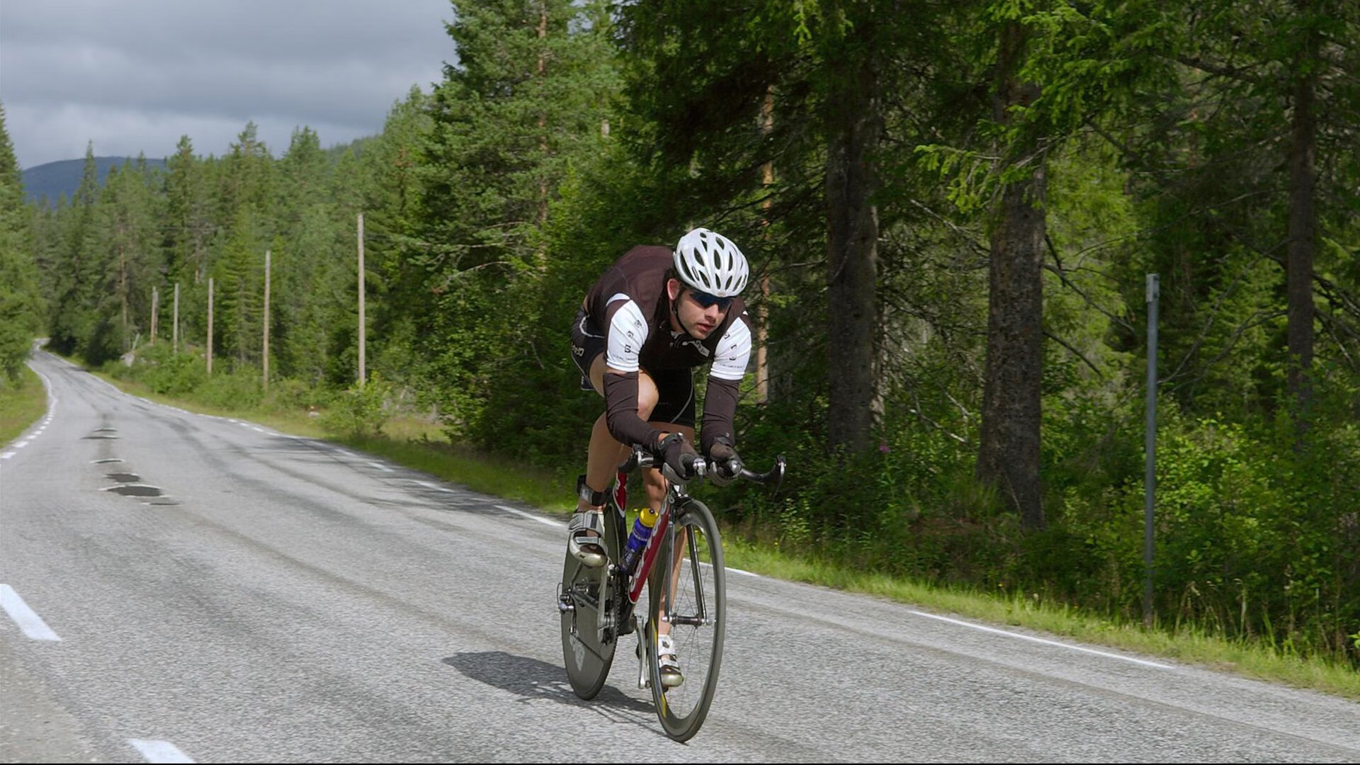 乐鱼体育平台官网-意大利骑手格里高利·瓦特莱特在2024年国际马术联合会障碍赛世界巡回赛中以“Maximus”马匹获得个人第五名，展现坚韧精神。